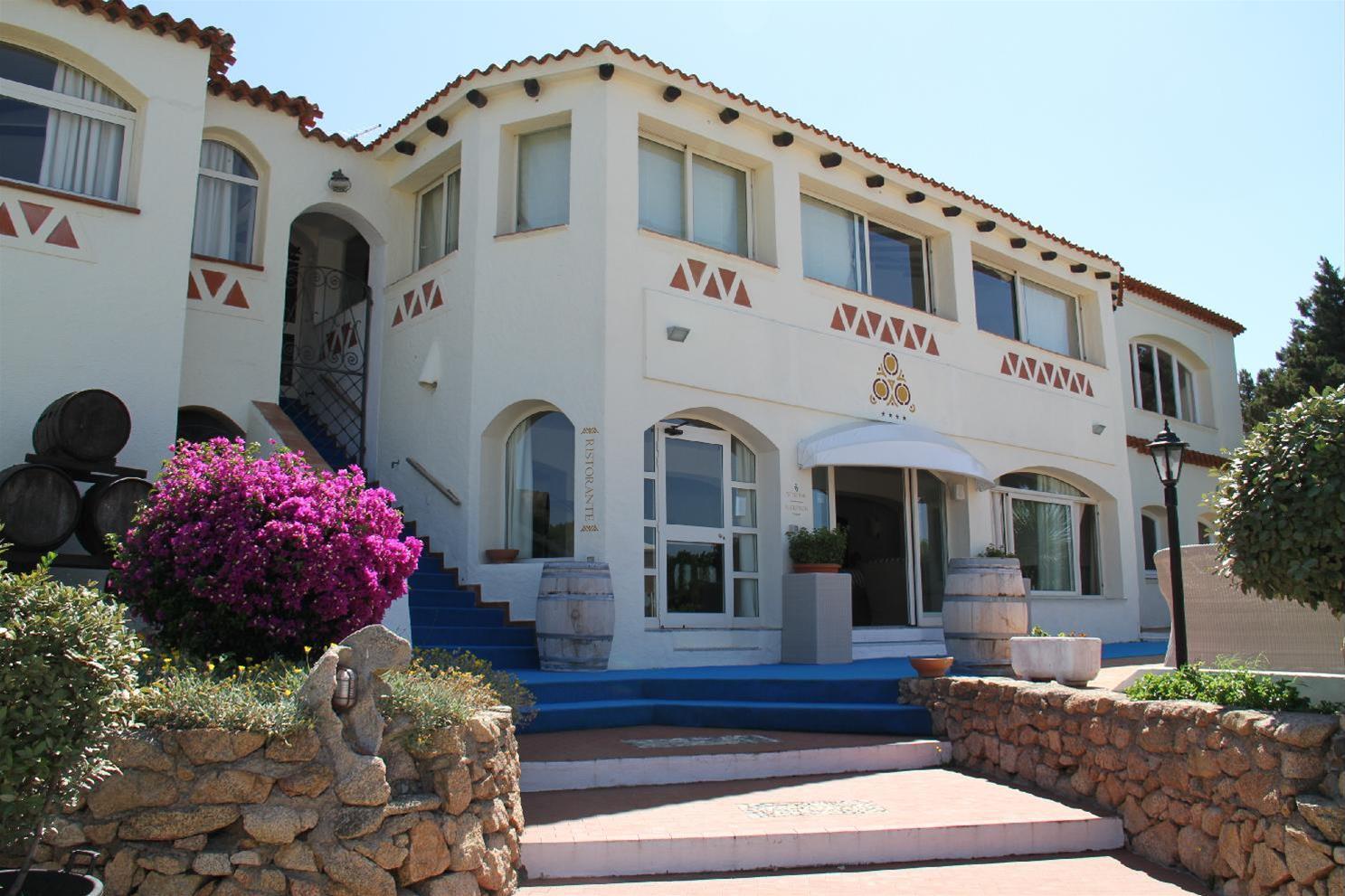 Hotel Tre Botti Baja Sardinia Exterior photo